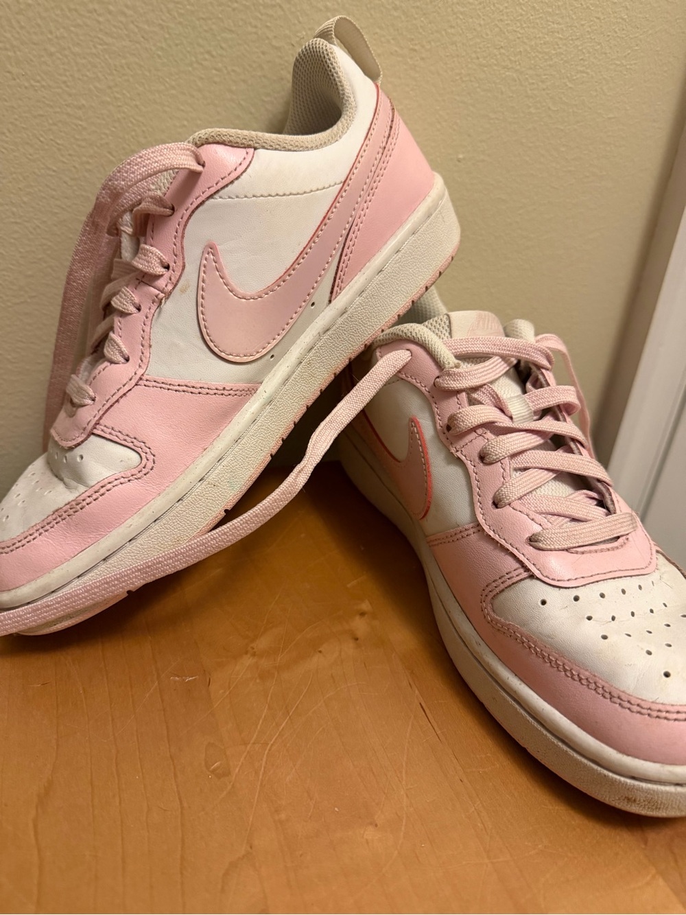 Nike Girls size 4.5Y Low-Top Sneakers in Pink and White